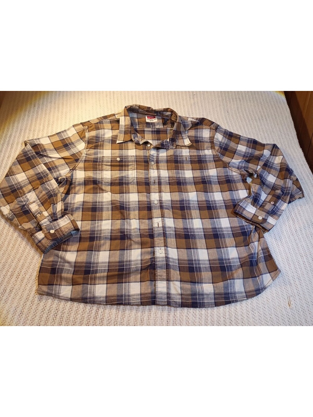 Wrangler Men's 3XL Brown and Blue Plaid Button-Up Shirt